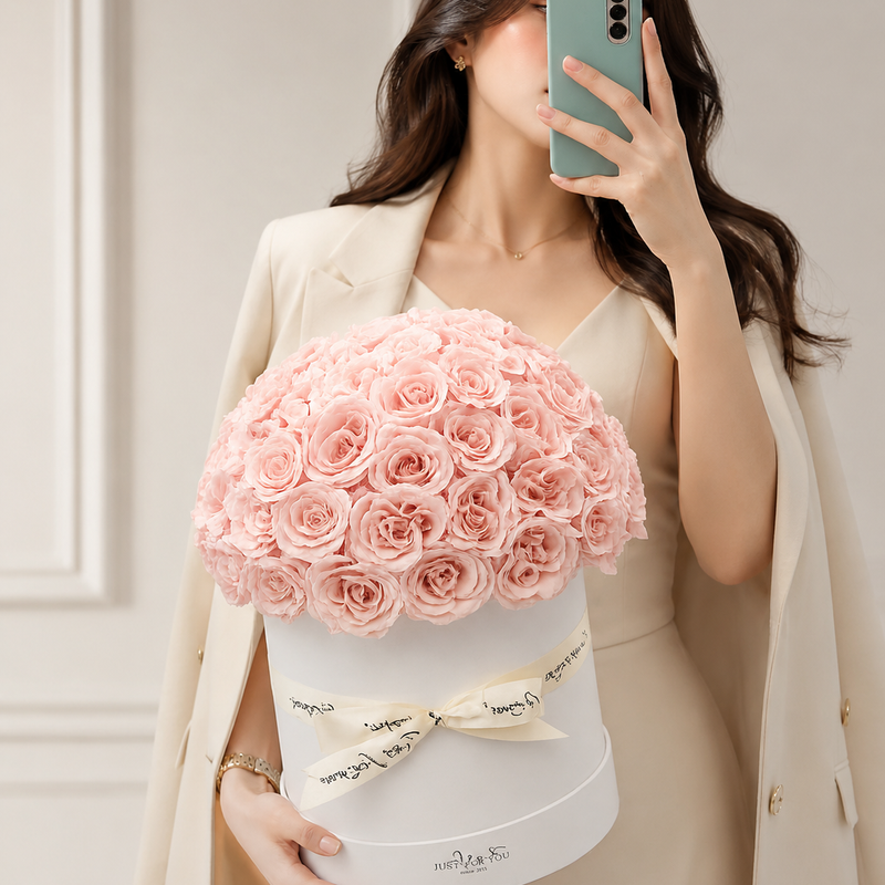 Blush Forever Rose Hatbox – 60 Preserved Roses